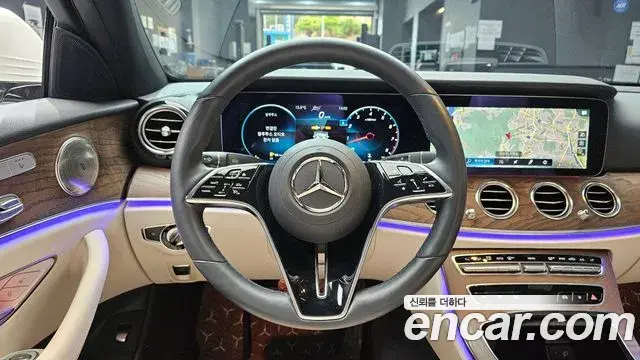 Mercedes-Benz E-Class 2023 — ფოტო 18/20