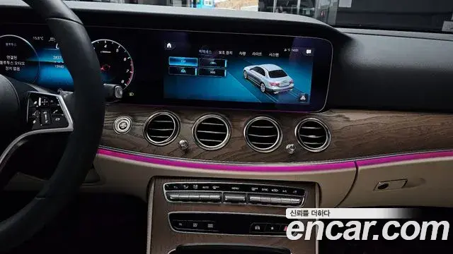 Mercedes-Benz E-Class 2023 — ფოტო 6/20