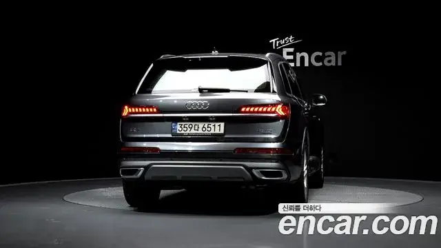 Audi Q7 2021 — Photo 16/20