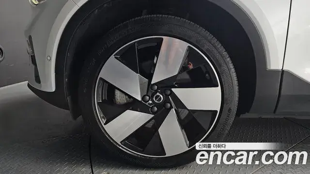 Volvo C40 Recharge 2022 — ფოტო 18/20