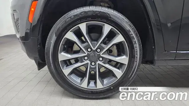 Jeep Grand Cherokee 2022 — Şəkil 11/20
