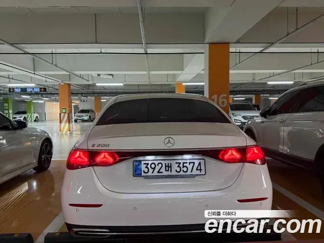 Mercedes-Benz E-Class 2025 — Photo 3/10