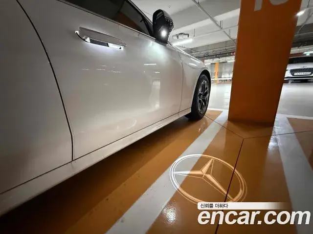 Mercedes-Benz E-Class 2025 — Photo 4/10