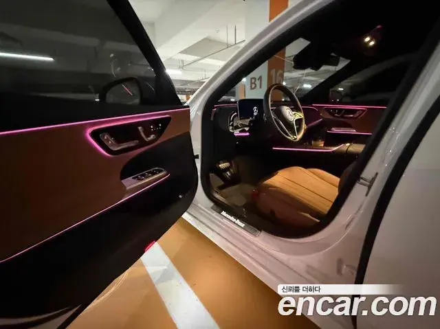 Mercedes-Benz E-Class 2025 — Photo 10/10