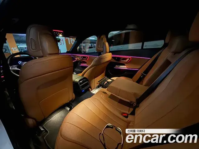 Mercedes-Benz E-Class 2025 — Photo 1/10