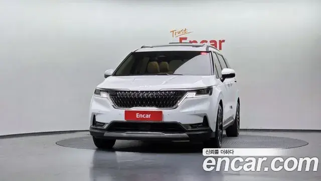 Kia Carnival 2023 — ფოტო 13/20