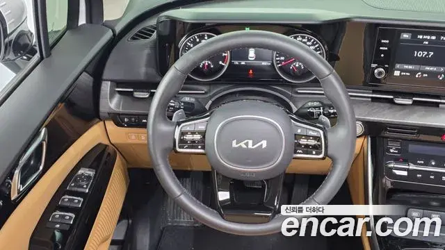 Kia Carnival 2023 — ფოტო 2/20
