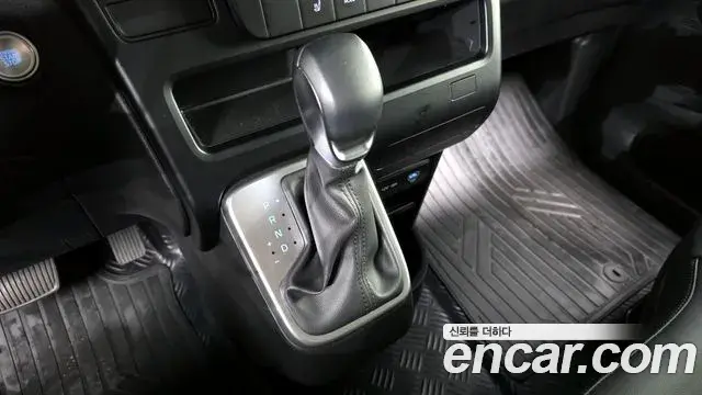 Hyundai Staria 2025 — Фото 9/20