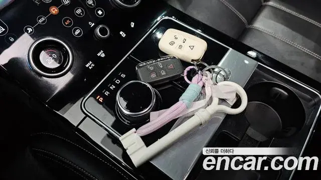 Land Rover Range Rover Velar 2019 — Şəkil 9/20