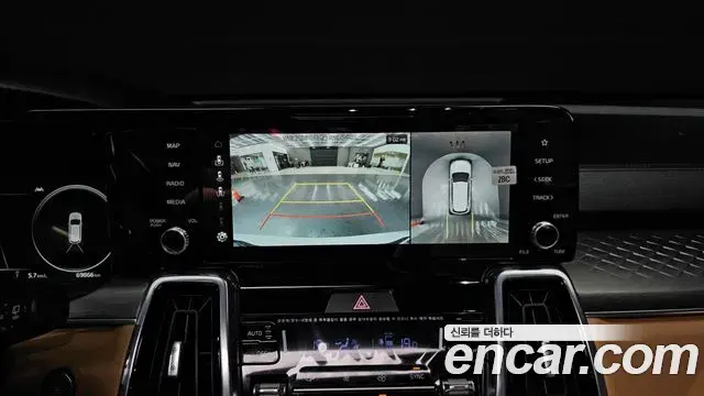 Kia Sorento 2023 — Фото 16/20