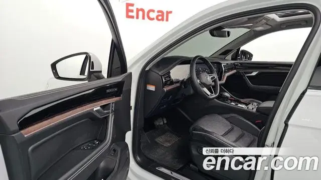 Volkswagen Touareg 2024 — Şəkil 22/38
