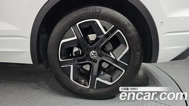 Volkswagen Touareg 2024 — Şəkil 16/38