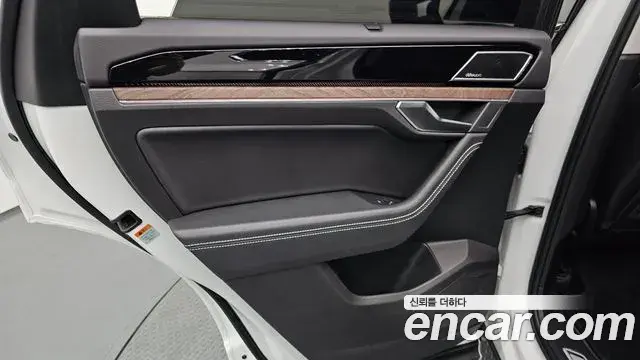 Volkswagen Touareg 2024 — Şəkil 32/38