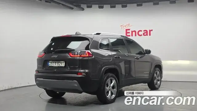 Jeep Cherokee 2021 — Фото 1/20