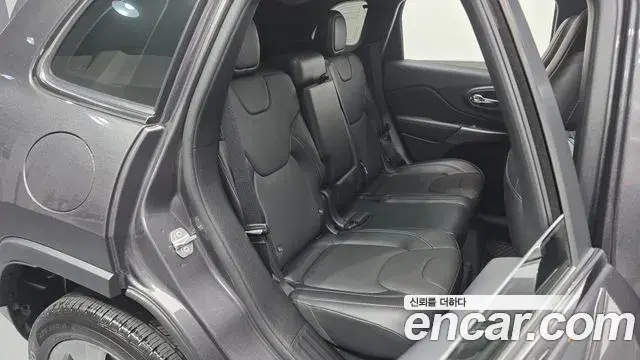 Jeep Cherokee 2021 — Фото 11/20