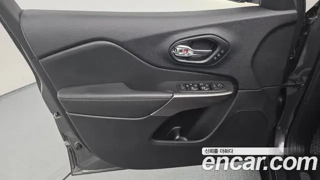 Jeep Cherokee 2021 — Photo 9/35
