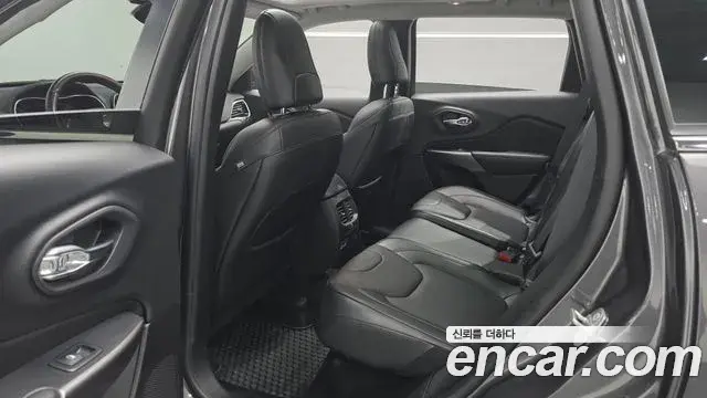Jeep Cherokee 2021 — Photo 10/35