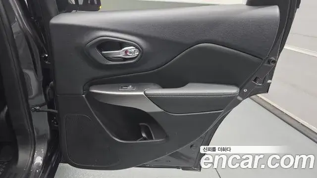 Jeep Cherokee 2021 — Photo 13/35