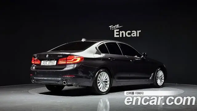 BMW 5 Series 2019 — Photo 1/20