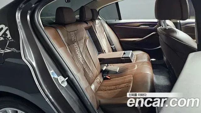 BMW 5 Series 2019 — Photo 14/20