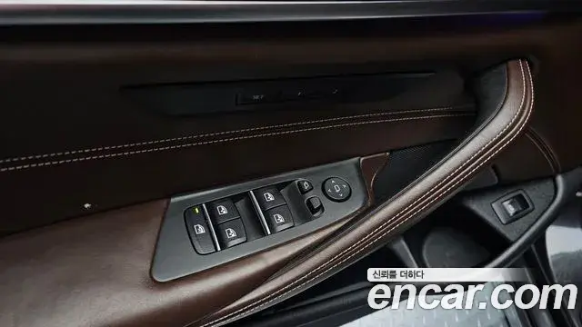 BMW 5 Series 2019 — Photo 8/20