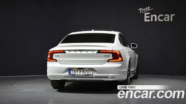 Volvo S90 2021 — Photo 9/34