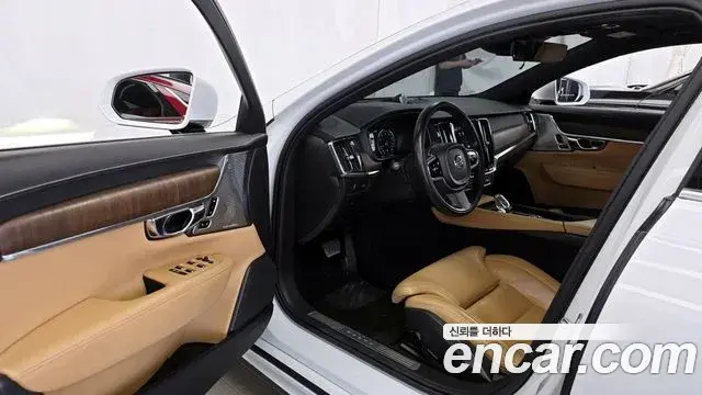 Volvo S90 2021 — Photo 27/34