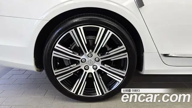 Volvo S90 2021 — Photo 26/34