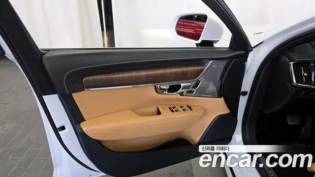 Volvo S90 2021 — Photo 25/34