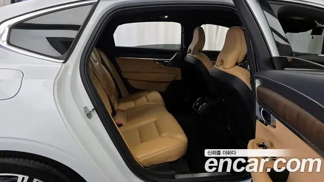 Volvo S90 2021 — Photo 10/34