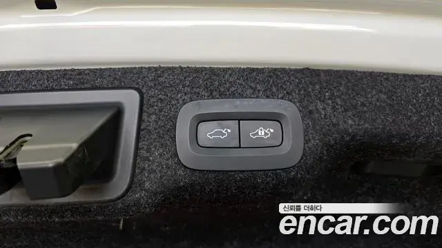 Volvo S90 2021 — Photo 32/34