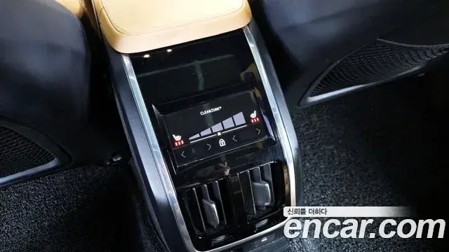 Volvo S90 2021 — Photo 17/34