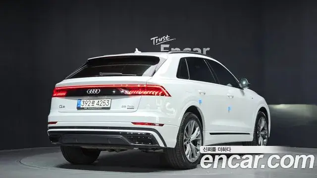 Audi Q8 2022 — ფოტო 25/31
