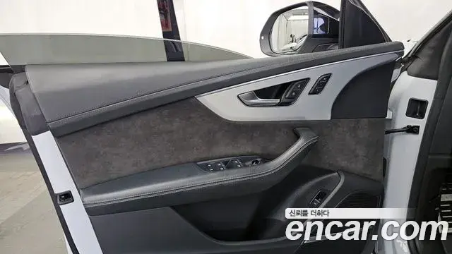 Audi Q8 2022 — ფოტო 18/31