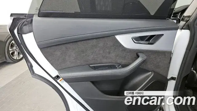 Audi Q8 2022 — ფოტო 2/31