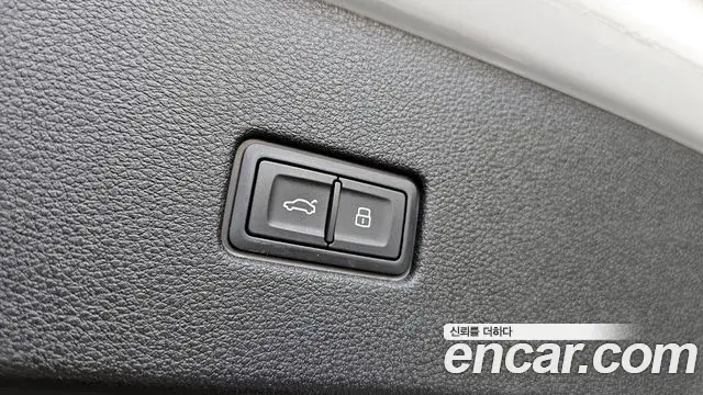 Audi Q8 2022 — ფოტო 23/31