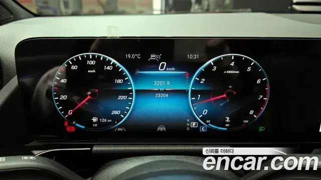 Mercedes-Benz GLA-Class 2022 — Фото 8/20