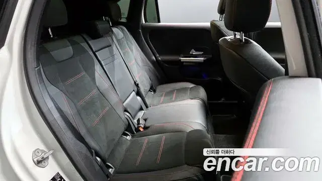 Mercedes-Benz GLA-Class 2022 — Photo 19/30