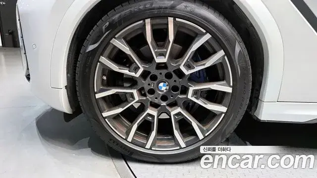 BMW X6 2025 — Photo 12/20