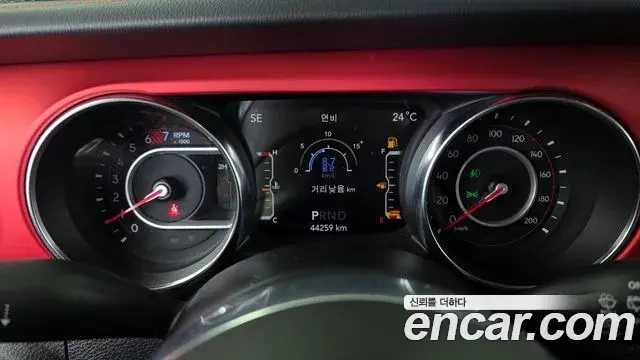 Jeep Wrangler 2020 — Şəkil 8/31