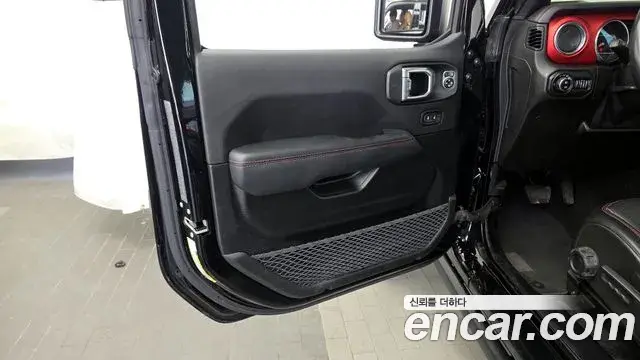 Jeep Wrangler 2020 — Şəkil 13/31