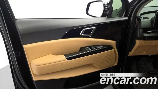 Kia Carnival 2021 — ფოტო 8/31