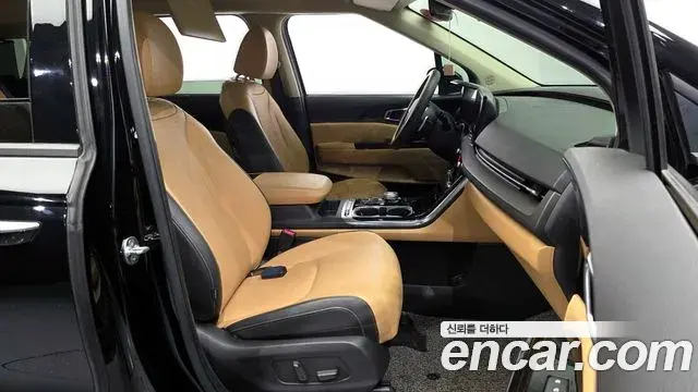 Kia Carnival 2021 — ფოტო 27/31