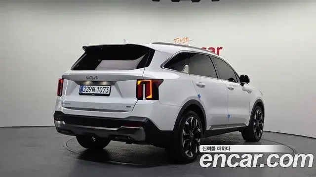 Kia Sorento 2023 — ფოტო 4/20