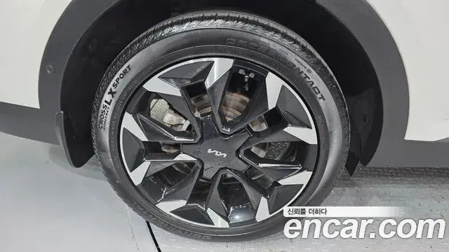Kia Sorento 2023 — ფოტო 11/20