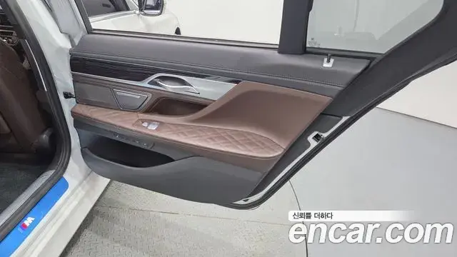 BMW 7 Series 2021 — ფოტო 21/32