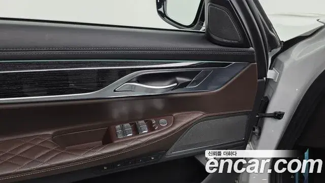 BMW 7 Series 2021 — ფოტო 22/32