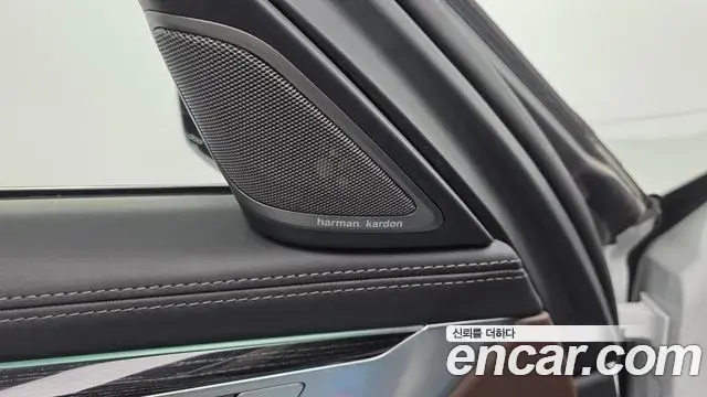 BMW 7 Series 2021 — ფოტო 27/32