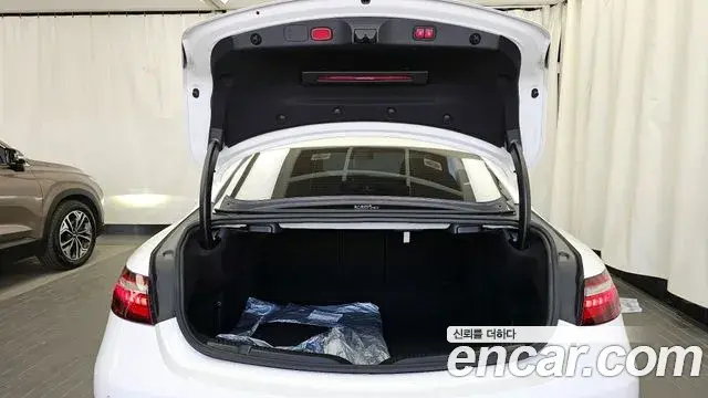 Mercedes-Benz E-Class 2021 — Фото 20/20