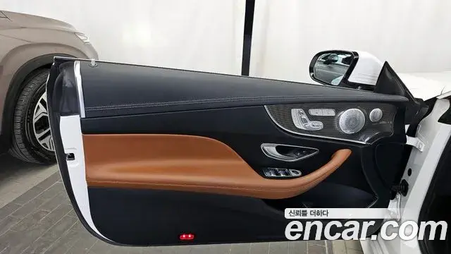 Mercedes-Benz E-Class 2021 — Photo 11/36